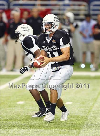 Thumbnail 3 in 2010 THSCA All-Star Football Classic (North vs. South) photogallery.