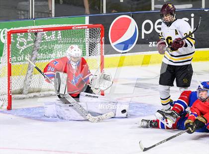 Thumbnail 1 in Cape Elizabeth vs. Messalonskee (MPA Class B State Final) photogallery.