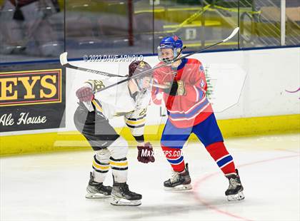 Thumbnail 1 in Cape Elizabeth vs. Messalonskee (MPA Class B State Final) photogallery.