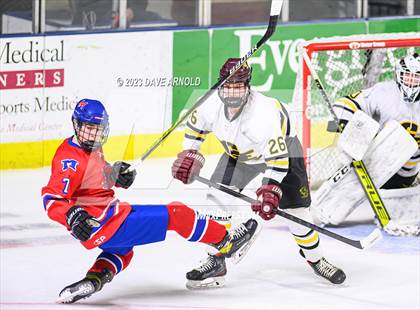Thumbnail 1 in Cape Elizabeth vs. Messalonskee (MPA Class B State Final) photogallery.