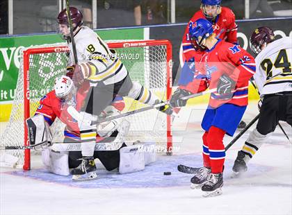 Thumbnail 3 in Cape Elizabeth vs. Messalonskee (MPA Class B State Final) photogallery.