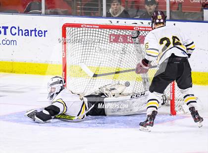 Thumbnail 3 in Cape Elizabeth vs. Messalonskee (MPA Class B State Final) photogallery.