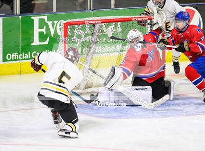 Thumbnail 2 in Cape Elizabeth vs. Messalonskee (MPA Class B State Final) photogallery.