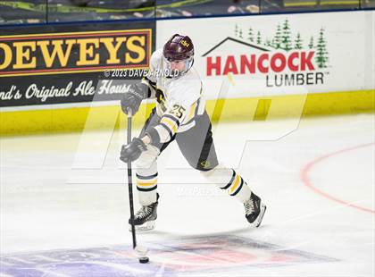 Thumbnail 2 in Cape Elizabeth vs. Messalonskee (MPA Class B State Final) photogallery.