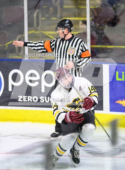 Thumbnail 3 in Cape Elizabeth vs. Messalonskee (MPA Class B State Final) photogallery.