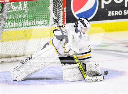 Thumbnail 2 in Cape Elizabeth vs. Messalonskee (MPA Class B State Final) photogallery.