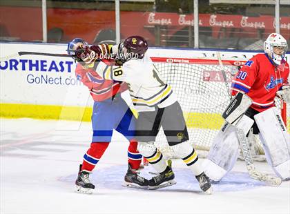 Thumbnail 2 in Cape Elizabeth vs. Messalonskee (MPA Class B State Final) photogallery.