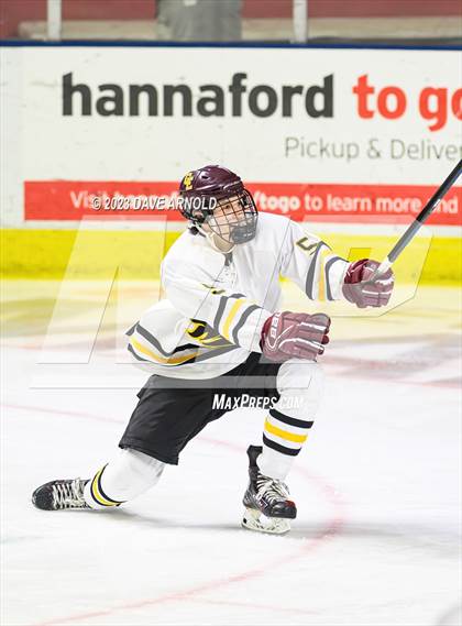 Thumbnail 3 in Cape Elizabeth vs. Messalonskee (MPA Class B State Final) photogallery.