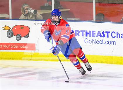Thumbnail 2 in Cape Elizabeth vs. Messalonskee (MPA Class B State Final) photogallery.