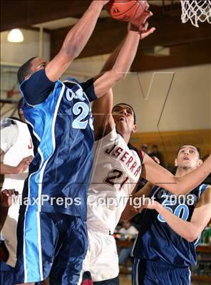 Thumbnail 3 in Compton vs. JSerra Catholic (Ocean View Tournament) photogallery.