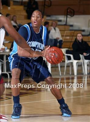 Thumbnail 2 in Compton vs. JSerra Catholic (Ocean View Tournament) photogallery.