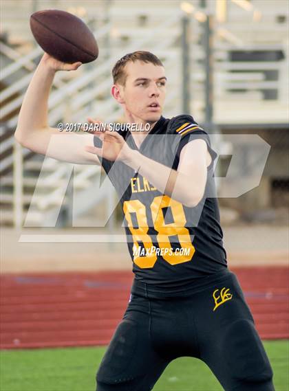 Thumbnail 2 in Round Valley vs. Santa Cruz Valley (AIA 2A Semifinal) photogallery.