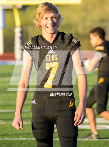 Thumbnail 2 in Round Valley vs. Santa Cruz Valley (AIA 2A Semifinal) photogallery.