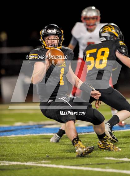 Thumbnail 1 in Round Valley vs. Santa Cruz Valley (AIA 2A Semifinal) photogallery.
