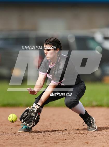Thumbnail 3 in Bishop Grimes vs Syracuse photogallery.