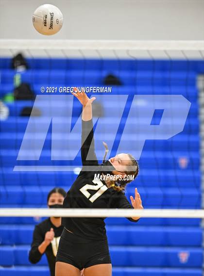 Thumbnail 2 in Windsor @ Tamalpais photogallery.