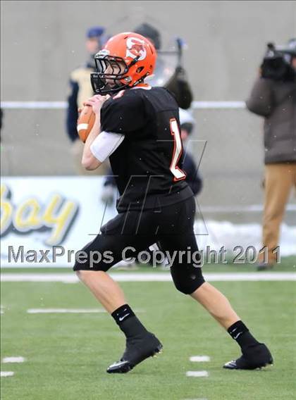 Thumbnail 2 in Shadyside vs. St. John's (OHSAA D VI Final) photogallery.
