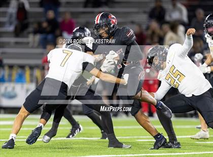 Thumbnail 3 in Hillcrest vs. Kaufman (UIL 5A DII Bi-District Playoff) photogallery.