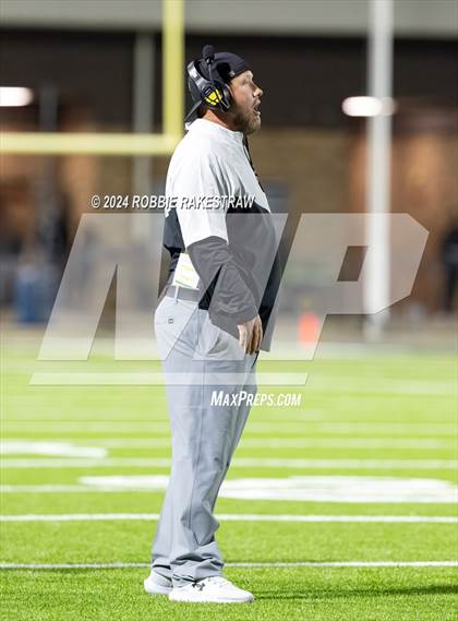 Thumbnail 2 in Hillcrest vs. Kaufman (UIL 5A DII Bi-District Playoff) photogallery.