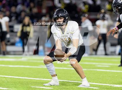 Thumbnail 2 in Hillcrest vs. Kaufman (UIL 5A DII Bi-District Playoff) photogallery.