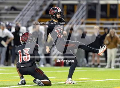 Thumbnail 2 in Hillcrest vs. Kaufman (UIL 5A DII Bi-District Playoff) photogallery.