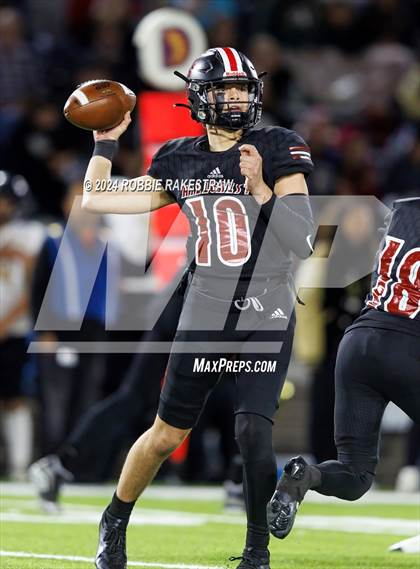 Thumbnail 2 in Hillcrest vs. Kaufman (UIL 5A DII Bi-District Playoff) photogallery.