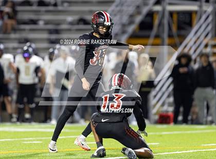 Thumbnail 3 in Hillcrest vs. Kaufman (UIL 5A DII Bi-District Playoff) photogallery.