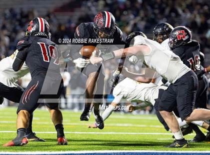 Thumbnail 1 in Hillcrest vs. Kaufman (UIL 5A DII Bi-District Playoff) photogallery.