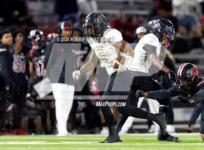 Thumbnail 2 in Hillcrest vs. Kaufman (UIL 5A DII Bi-District Playoff) photogallery.