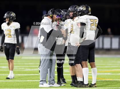 Thumbnail 2 in Hillcrest vs. Kaufman (UIL 5A DII Bi-District Playoff) photogallery.