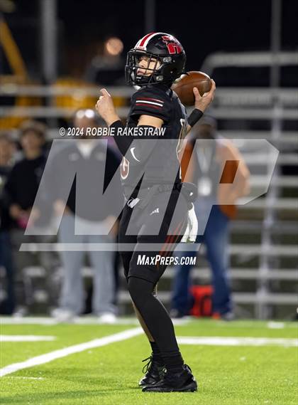 Thumbnail 3 in Hillcrest vs. Kaufman (UIL 5A DII Bi-District Playoff) photogallery.