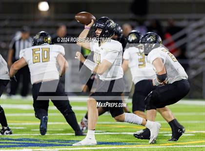 Thumbnail 2 in Hillcrest vs. Kaufman (UIL 5A DII Bi-District Playoff) photogallery.