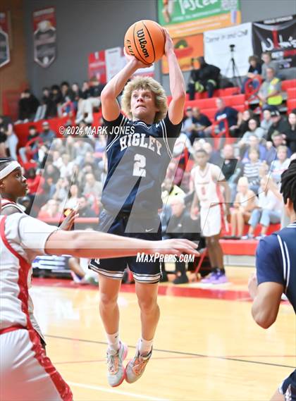 Thumbnail 3 in Ironwood vs. Higley (AIA 5A Semifinal) photogallery.