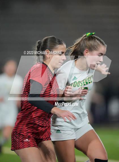Thumbnail 2 in Roosevelt vs Lincoln (WIAA 3A Semifinal) photogallery.