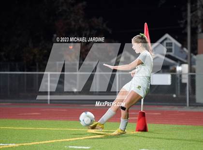 Thumbnail 2 in Roosevelt vs Lincoln (WIAA 3A Semifinal) photogallery.