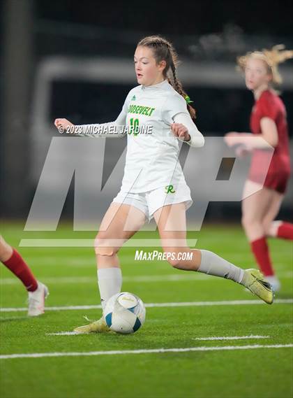 Thumbnail 2 in Roosevelt vs Lincoln (WIAA 3A Semifinal) photogallery.