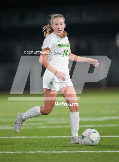 Thumbnail 2 in Roosevelt vs Lincoln (WIAA 3A Semifinal) photogallery.