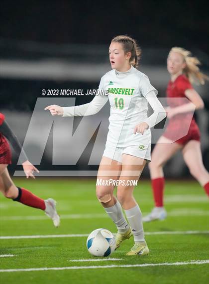 Thumbnail 3 in Roosevelt vs Lincoln (WIAA 3A Semifinal) photogallery.