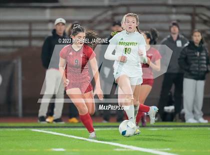 Thumbnail 2 in Roosevelt vs Lincoln (WIAA 3A Semifinal) photogallery.