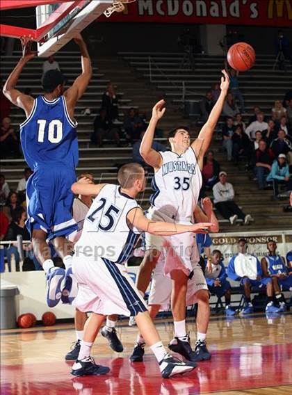Thumbnail 2 in Kingwood vs. North Crowley (McDonald's Texas Invitational) photogallery.
