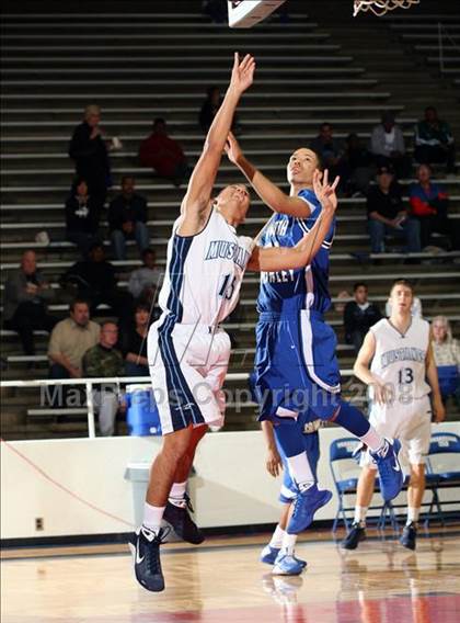 Thumbnail 1 in Kingwood vs. North Crowley (McDonald's Texas Invitational) photogallery.