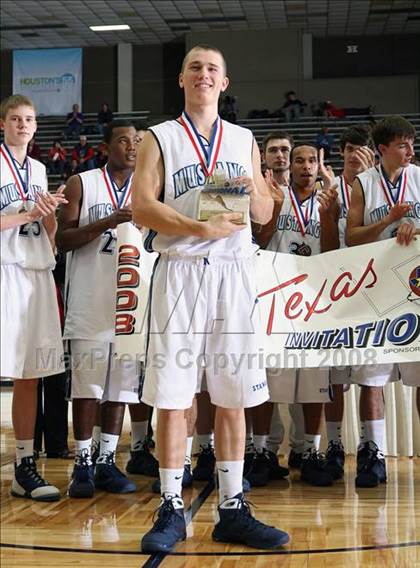 Thumbnail 2 in Kingwood vs. North Crowley (McDonald's Texas Invitational) photogallery.