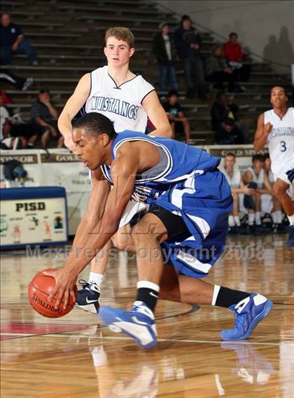 Thumbnail 2 in Kingwood vs. North Crowley (McDonald's Texas Invitational) photogallery.