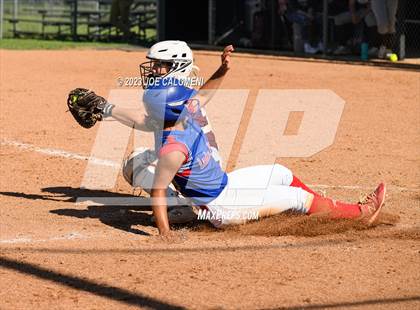 Thumbnail 3 in Nixon-Smiley vs Industrial (UIL 3A Bi District) photogallery.