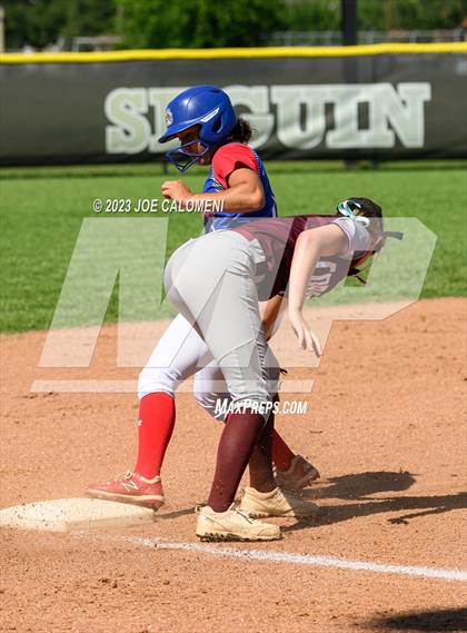 Thumbnail 2 in Nixon-Smiley vs Industrial (UIL 3A Bi District) photogallery.