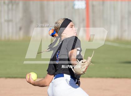 Thumbnail 2 in Warren Central vs. Southaven photogallery.
