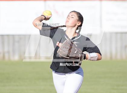 Thumbnail 1 in Warren Central vs. Southaven photogallery.