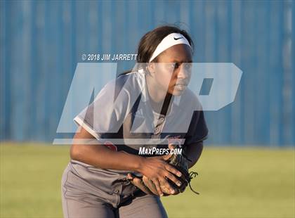 Thumbnail 1 in Warren Central vs. Southaven photogallery.