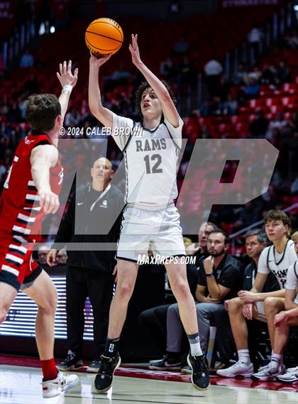 Thumbnail 3 in Highland vs. Bountiful (UHSAA 5A Quarterfinal) photogallery.