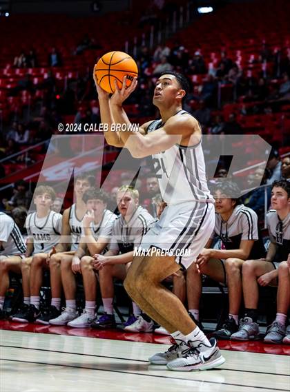 Thumbnail 2 in Highland vs. Bountiful (UHSAA 5A Quarterfinal) photogallery.